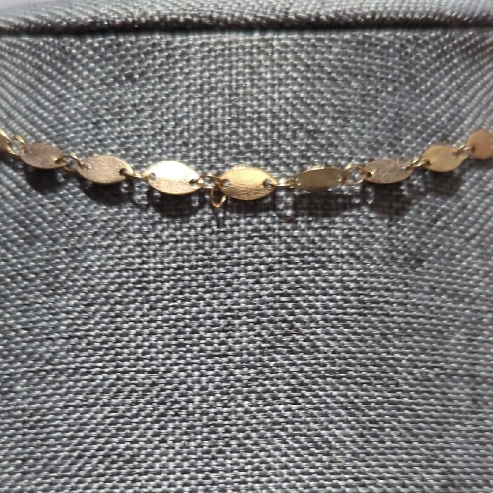 Elegant Gold-Tone Choker Necklace | Classic & Sophisticated - Picture 2 of 9